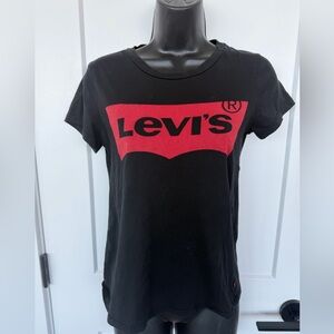 LEVIS WOMENS SHORT SLEEVE TEE 
SZ XS ON TAG- fits XS/S. 
Iconic brand - stretch